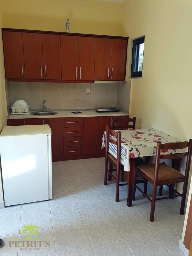 Petrit Guesthouse Ksamil Luaran gambar