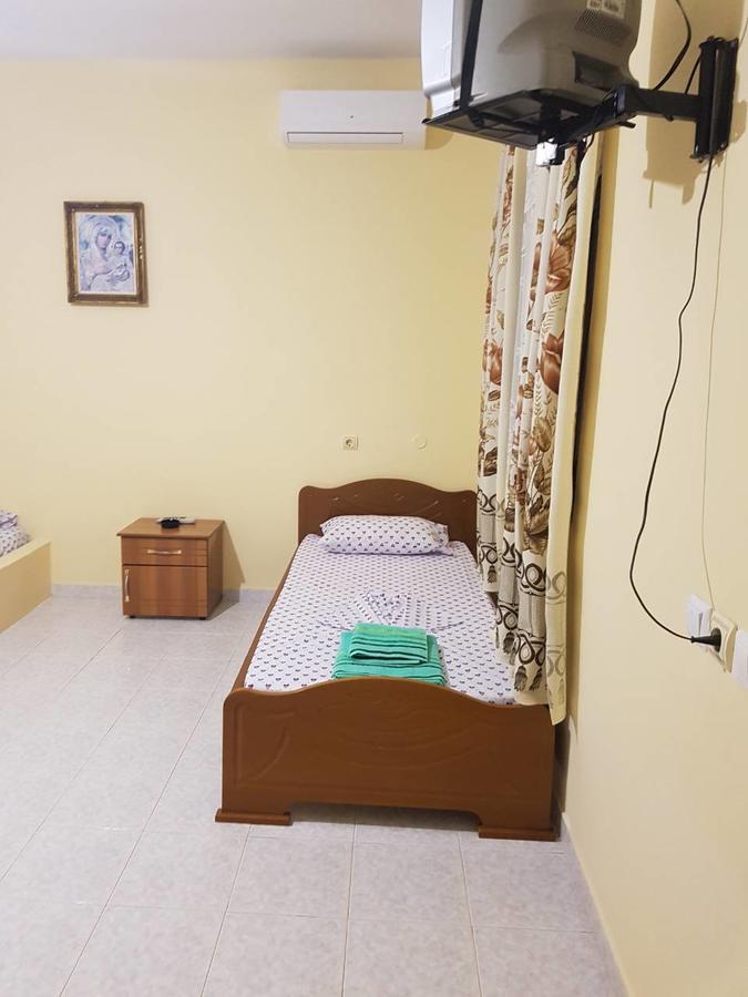 Petrit Guesthouse Ksamil Luaran gambar